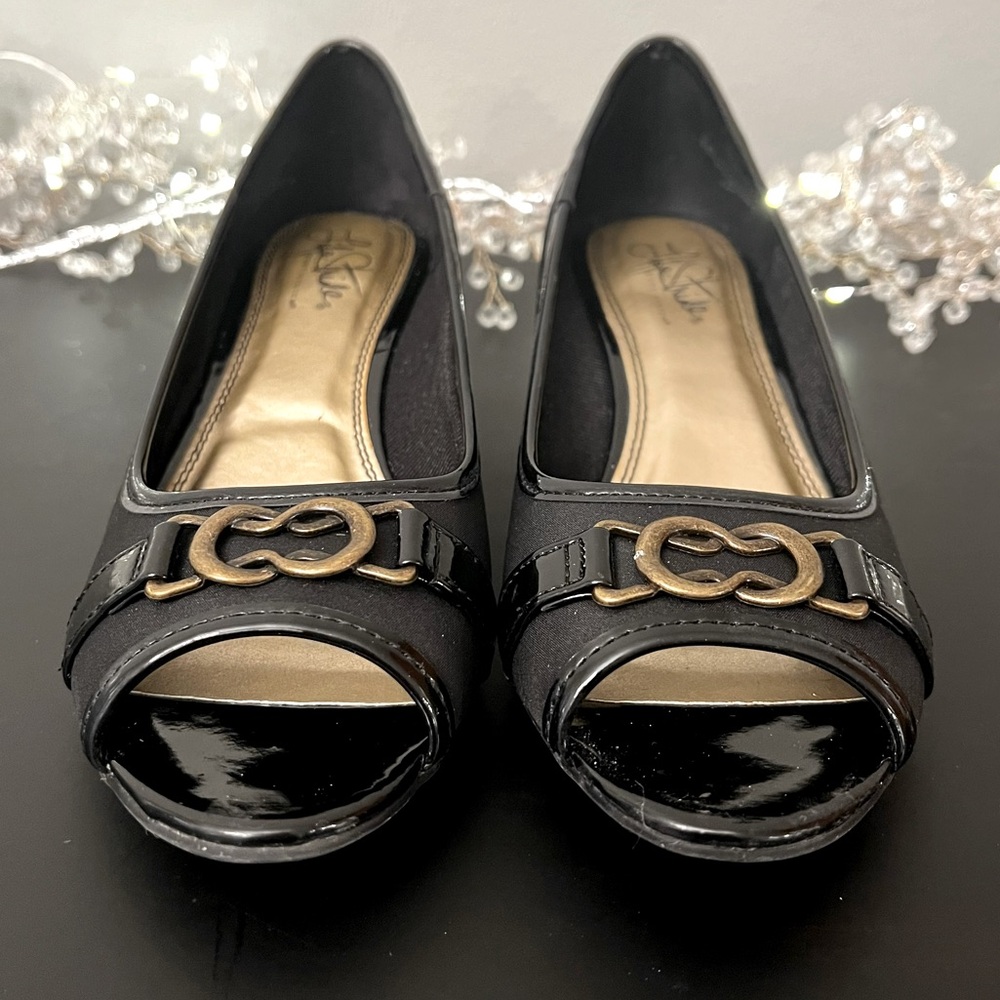 LifeStride Black Open Toed Buckle Wedge Size 8.5